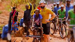 Le mille colline del Rwanda sulla bici made in Maremma: l&rsquo;impresa del grossetano Scafuro