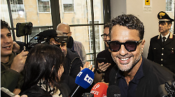 Fabrizio Corona atteso in citt&agrave;: la notte del "re dei paparazzi" nel locale in centro storico