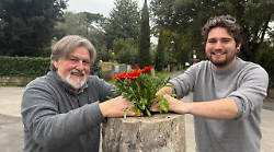 Progetto nuove radici, a Portiglioni i tronchi secchi diventano fioriere