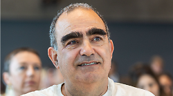 Elio arriva al Teatro Moderno: musica e satira nello spettacolo &ldquo;Quando un musicista ride&rdquo;