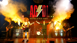 Altro che quattro gatti: in paese arriva l'alta tensione degli AC/DI