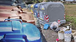 Rifiuti, stretta del Comune: entra in vigore il nuovo regolamento. Multe fino a 3.000 euro