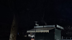 Lampioni spenti in piazza, la segnalazione di un lavoratore: &laquo;Si cammina a tentoni&raquo;