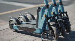 Monopattini elettrici, arriva il "targhino": dal 16 maggio obbligo e multe fino a 400 euro
