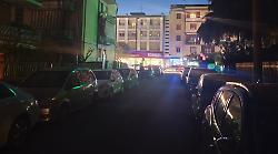 Via senza luce in citt&agrave;: &laquo;Sembra campagna, si cammina con il cellulare acceso&raquo;