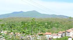 Salaiola, il borgo dove la natura detta le regole: il futuro sostenibile passa dall'Amiata