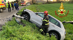 Violento schianto sulla Follonata: giovane portata in ospedale con l&rsquo;elisoccorso