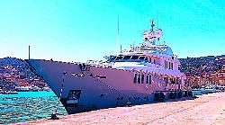 Il Rose Pigre apre la danza dei giganti sul mare: ecco il primo superyacht della stagione all'Argentario