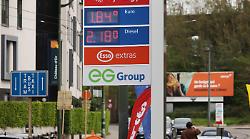 Farwest, stasera 14 aprile: ombre sul Covid, emergenza benzina e lo spettro del nucleare