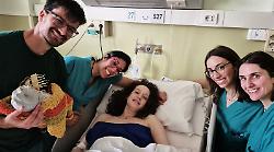Benvenuto Flavio: il primo vagito al quinto piano dell'ospedale di Grosseto &egrave; un parto in acqua
