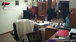 Parroco accoltellato a Gela, le immagini dell’aggressione