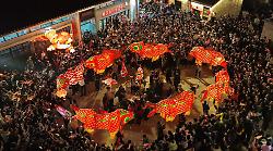 Cina, Anhui ospita la tradizionale parata di lanterne a forma di pesce