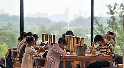 Cina, il tasso di lettura in aumento grazie alla crescita del formato digitale