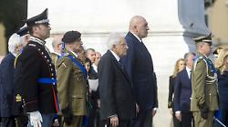 25 Aprile, Mattarella depone corona di alloro all'altare della Patria
