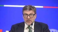 Giorgetti "Stabilit&agrave; finanziaria presupposto per crescita economica"