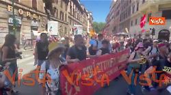 "No bavaglio", lo striscione al corteo a Roma contro il Dl Sicurezza