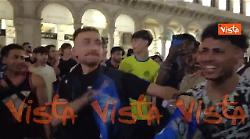 Sconfitta Inter in finale Champions, ma in Piazza Duomo i tifosi accendono i fuochi d’artificio