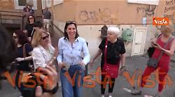Referendum 8 e 9 giugno, la segretaria del Pd Elly Schlein arriva al seggio per votare