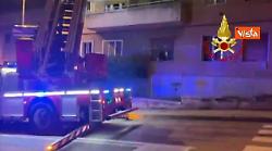 Incendio su un balcone a Trieste, l'intervento dei Vigili del Fuoco con scala