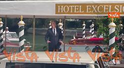 Venezia 82, il direttore della Mostra del Cinema, Alberto Barbera, in posa per i fotografi al Lido
