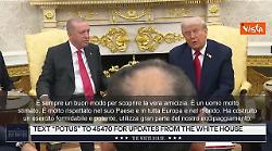 Trump a fianco di Erdogan alla Casa Bianca: Nessuno ne sa più di lui di elezioni truccate
