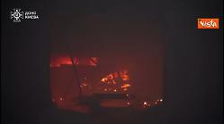 Guerra Ucraina, droni e missili balistici su Kiev. Le immagini dei soccorsi