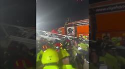 Crollo Torre dei Conti, estratto vivo l’operaio dopo 11 ore sotto le macerie in gravi condizioni