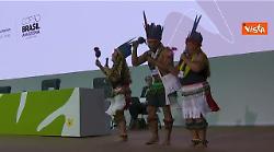 Cop 30, la performance di danza tradizionale indigena inaugura il vertice sul clima in Brasile