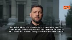 Piano di pace Usa, Zelensky nel discorso agli ucraini: Non tradirò gli interessi nazionali