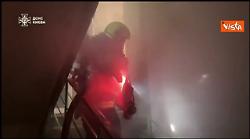 Attacco a Kiev, edifici sventrati e vittime civili. La popolazione costretta nei rifugi