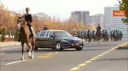 Papa Leone in Turchia per il suo primo viaggio apostolico, la stretta di mano con Erdogan