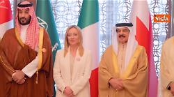 Meloni partecipa a Vertice cooperazione del Golfo in Bahrein, immagini