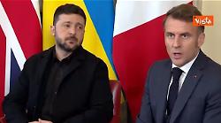 Volodymyr Zelensky incontra a Londra Keir Starmer, Emmanuel Macron e Friedrich Merz