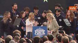 "Sto a mor&igrave;", il fuori onda di Giorgia Meloni dopo 1 ora di discorso ad Atreju