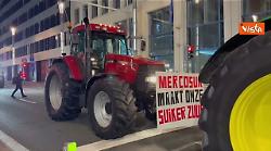 Gli agricoltori protestano con i trattori a Bruxelles al Consiglio Ue contro Mercosur e nuova Pac