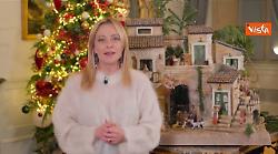 Gli auguri di Natale di Giorgia Meloni davanti al presepe: Siate orgogliosi della vostra identit&agrave;
