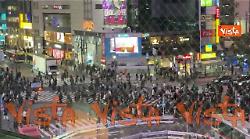 Ecco il celebre incrocio di Shibuya a Tokyo, il pi&ugrave; trafficato al mondo, visto dall'alto
