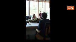 Takaichi canta "Tanti auguri" (in italiano) a Meloni, poi la torta di compleanno a sorpresa