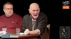 Bambina scoppia in lacrime durante racconto Sami Modiano su Shoah, lui abbraccia e le chiede scusa