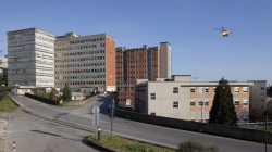 Schianto sulla Senese, quattro feriti