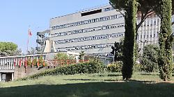 Auto fuori strada nella notte: donna ferita in ospedale