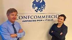 Il dato choc di Confcommercio: "Negozi quasi dimezzati in 13 anni"