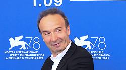 Benigni torna in tv con Johnny Stecchino: la sua commedia cult degli equivoci