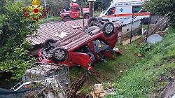 Auto a gpl si ribalta: donna in ospedale, area bonificata