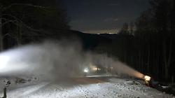 La neve alla prova del caldo e della pioggia: si lavora per salvare il weekend