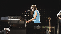 Lucio Corsi, dopo il sold out di Vienna, il tour tocca Praga