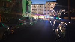 Via senza luce in citt&agrave;: &laquo;Sembra campagna, si cammina con il cellulare acceso&raquo;