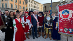 Massa Marittima, la citt&agrave; del Balestro trionfa in Toscana: conquista il primo posto e 25mila euro