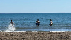 Pasqua in Maremma fa centro: turisti, sole e il primo bagno per i pi&ugrave; coraggiosi