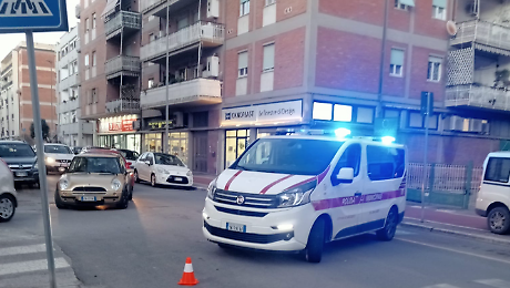 Voragine in strada in citt&agrave;, traffico deviato e strada chiusa per sopralluogo